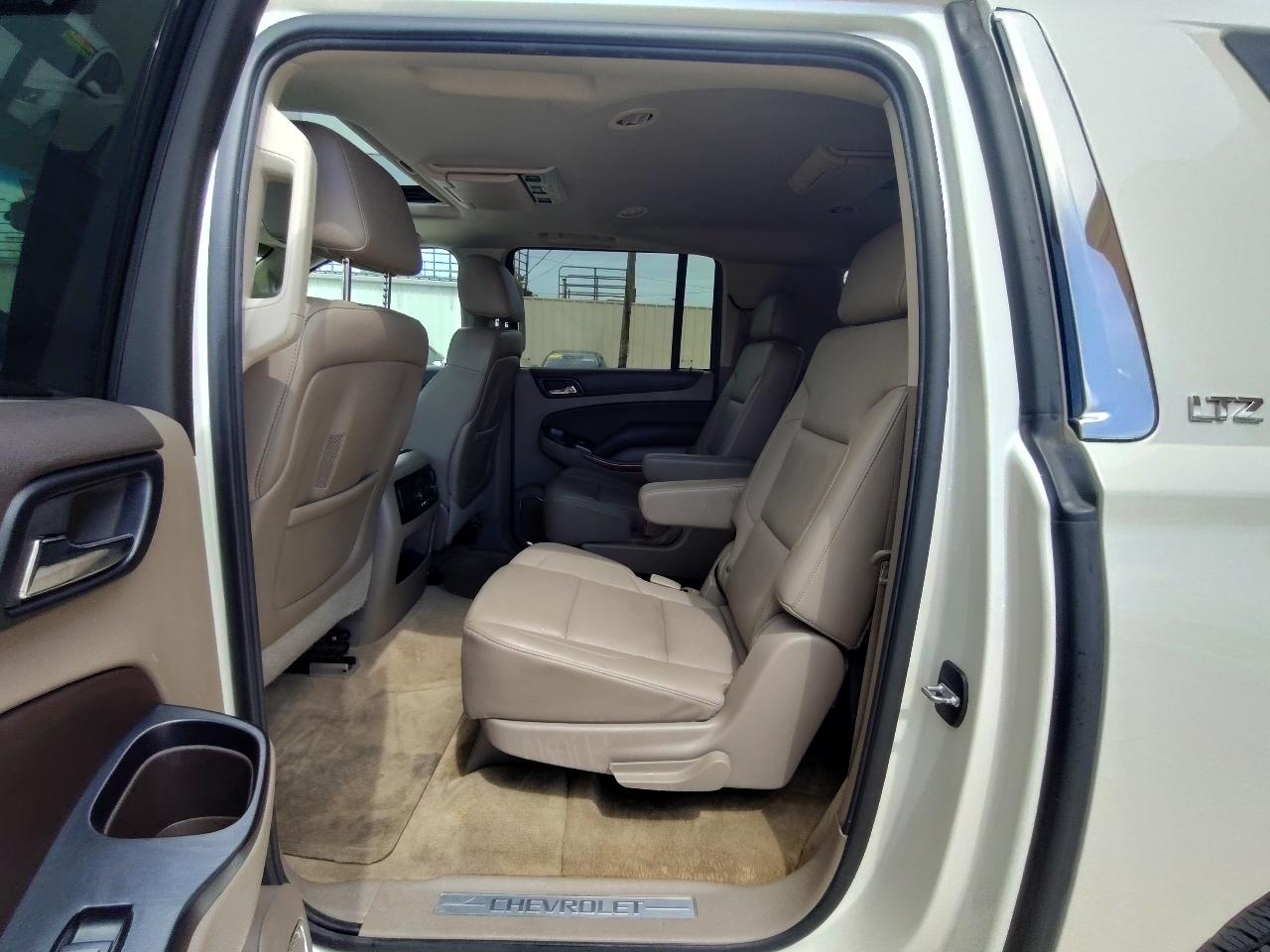 Chevrolet Suburban  2015