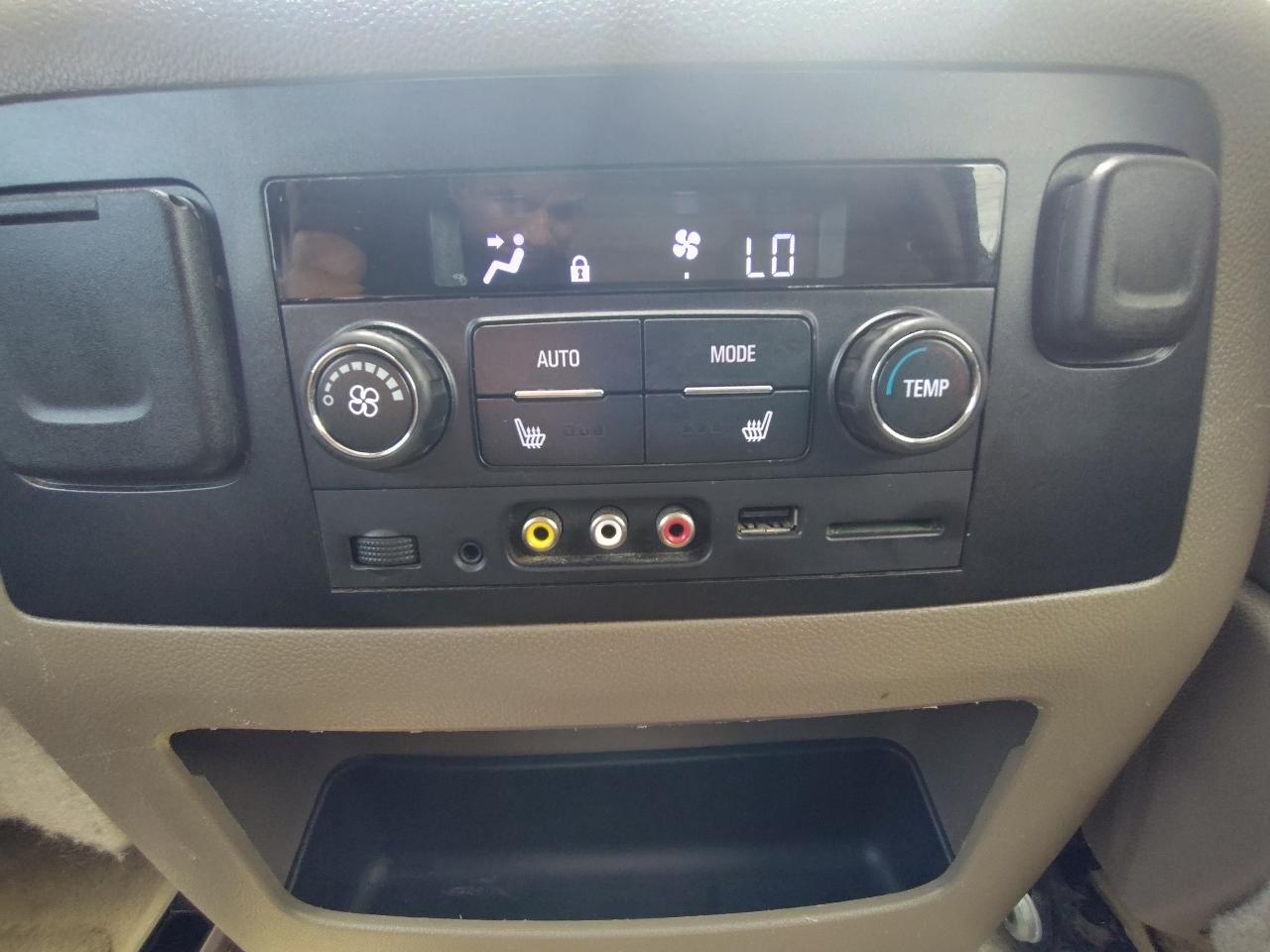Chevrolet Suburban  2015