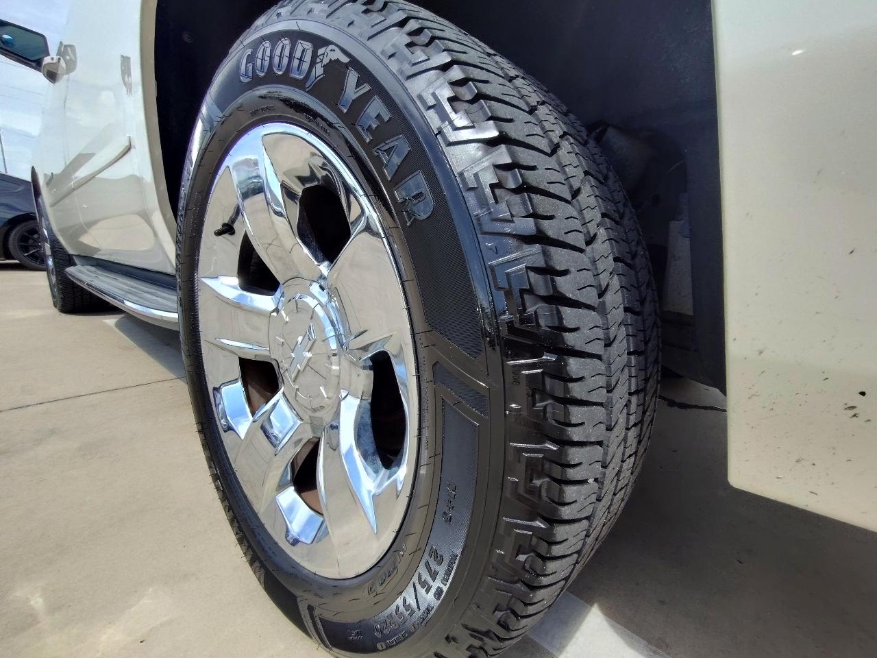 Chevrolet Suburban  2015