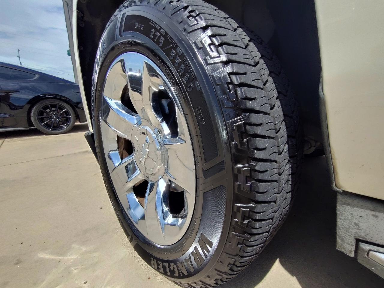 Chevrolet Suburban  2015