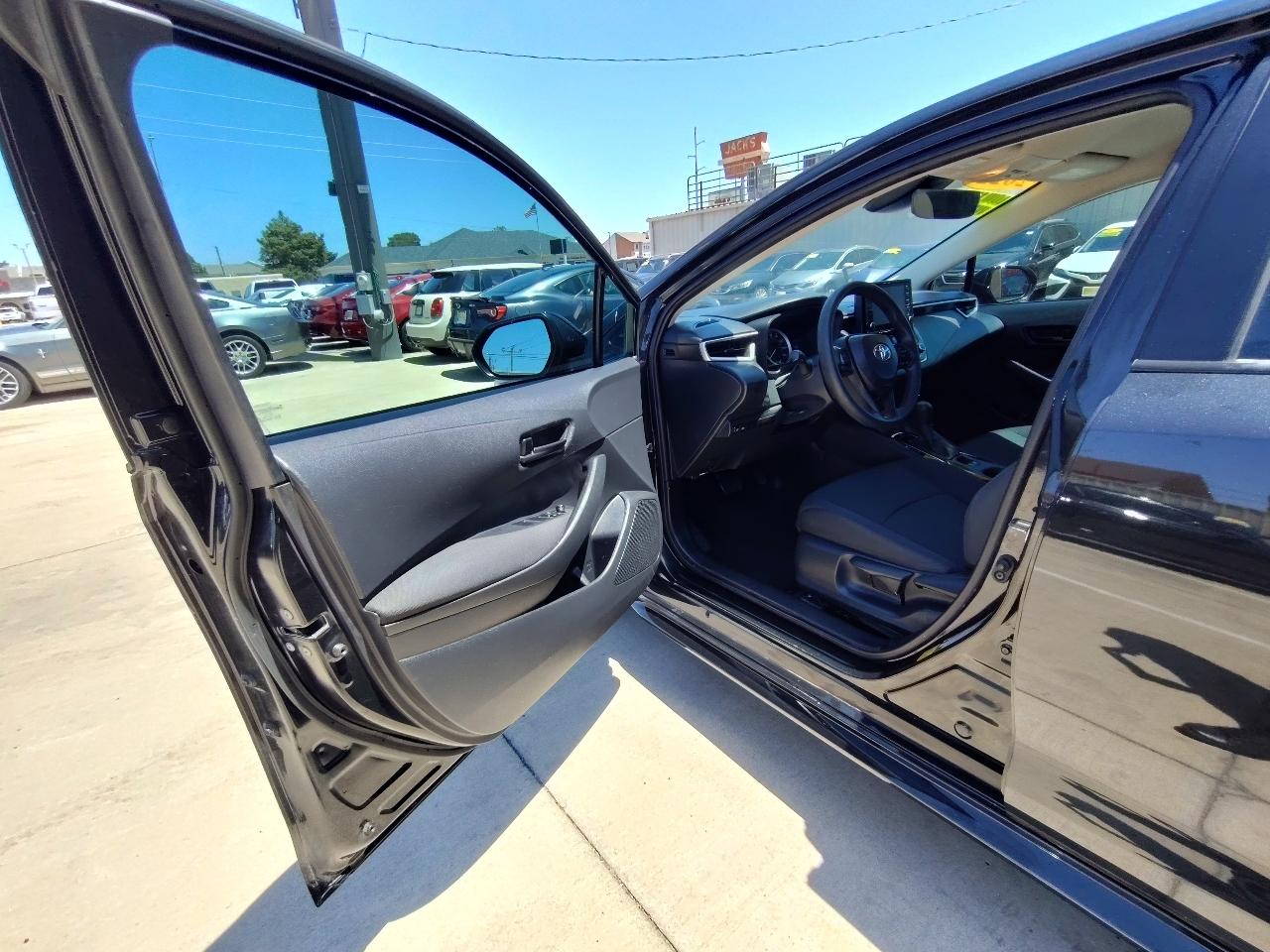 Toyota Corolla LE Plus 4D Sedan 2022