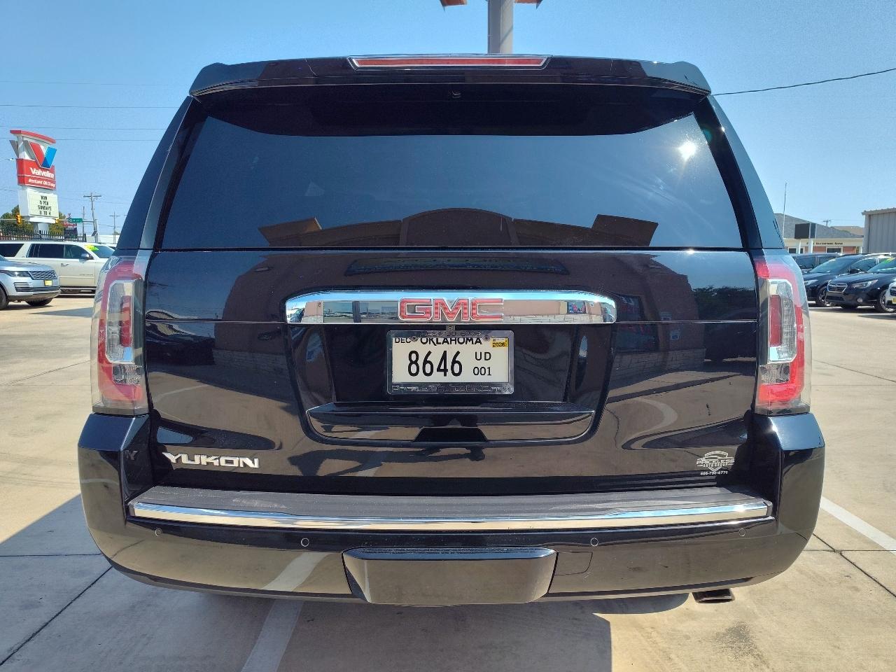 GMC Yukon Denali 4D SUV 4WD 2019
