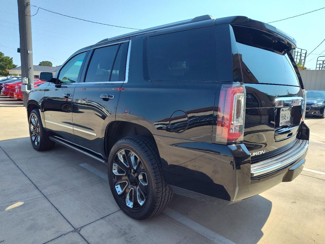 GMC Yukon Denali 4D SUV 4WD 2019