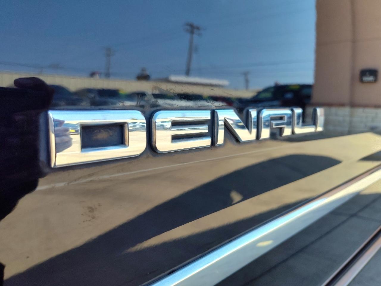 GMC Yukon Denali 4D SUV 4WD 2019