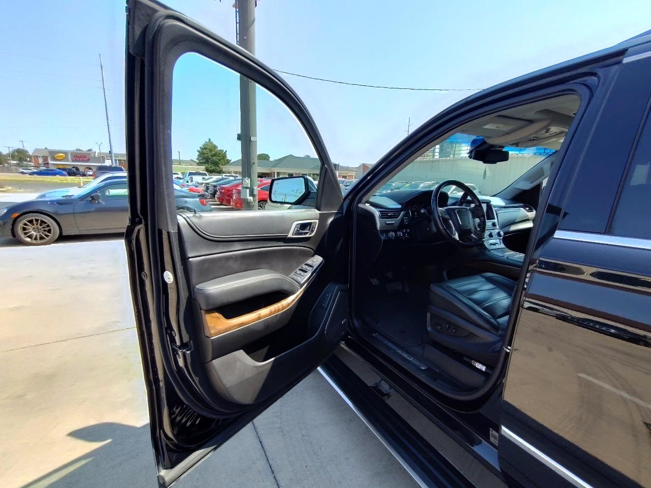GMC Yukon Denali 4D SUV 4WD 2019