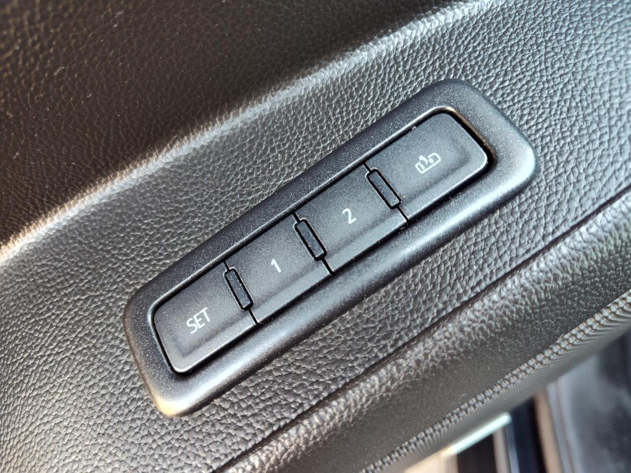 GMC Yukon Denali 4D SUV 4WD 2019