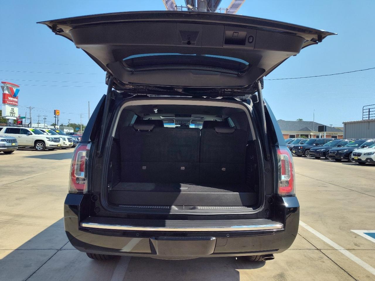 GMC Yukon Denali 4D SUV 4WD 2019