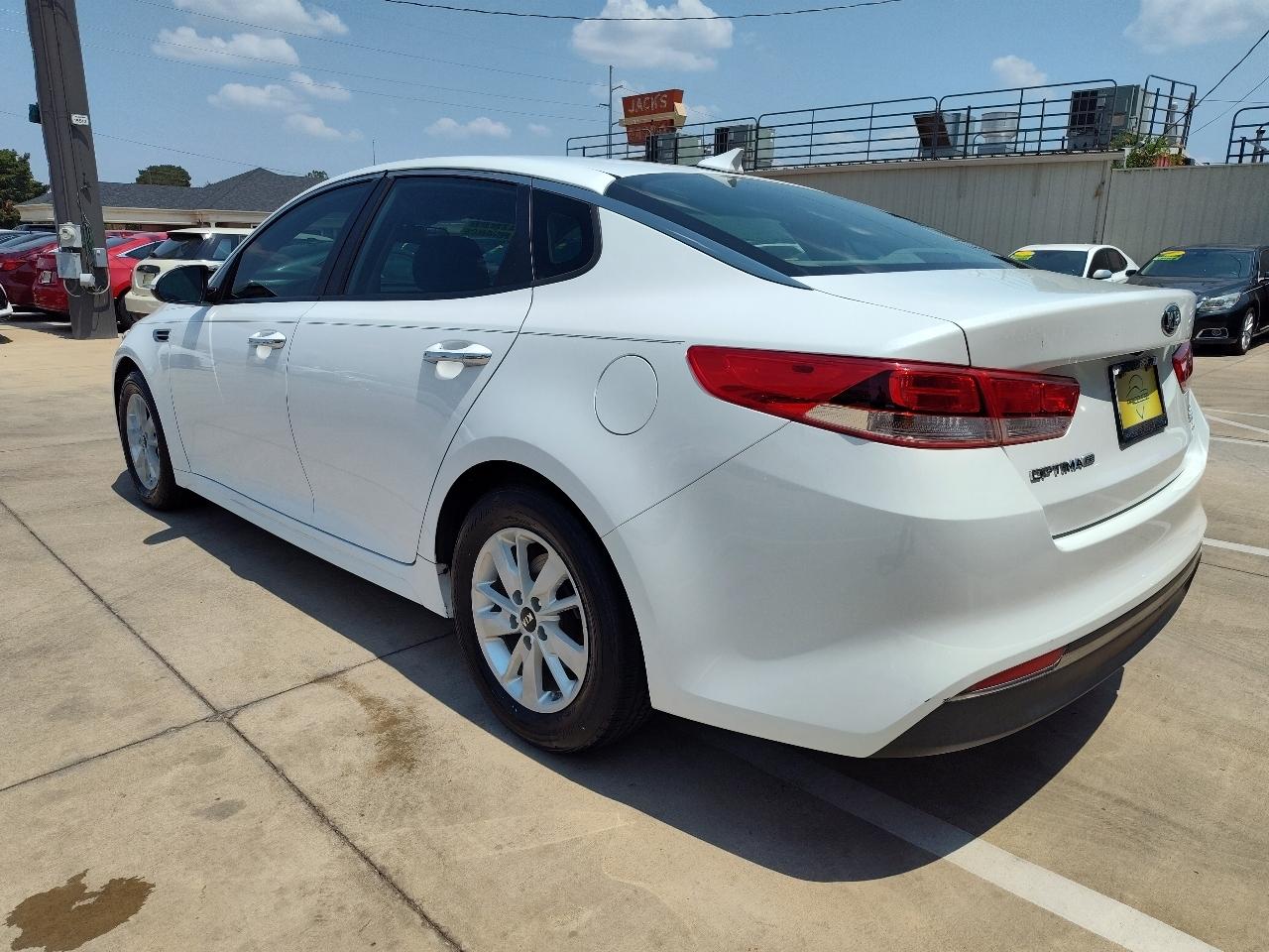 Kia Optima LX 4D Sedan 2017