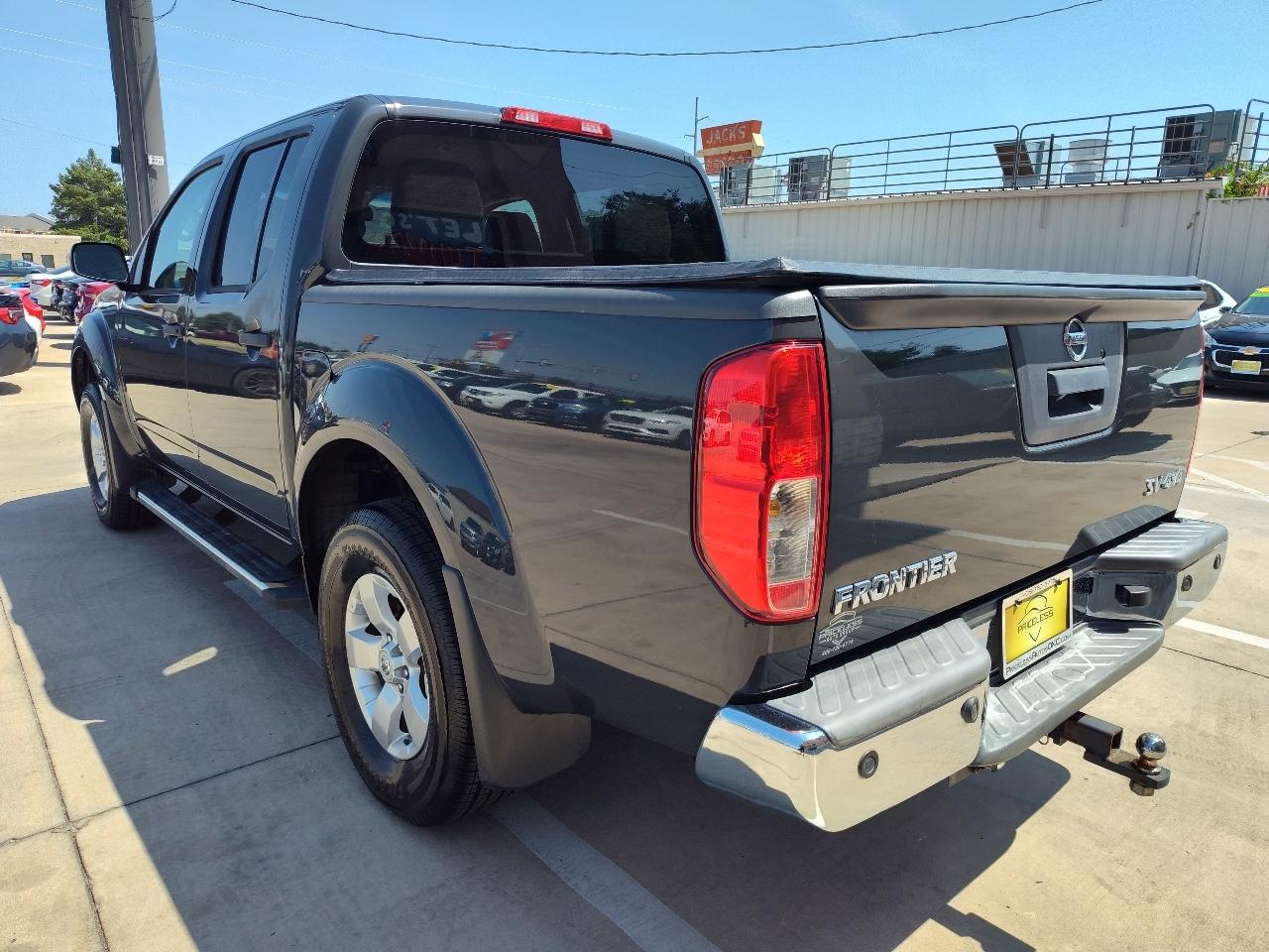 Nissan Frontier SV Crew Cab 4WD 2013