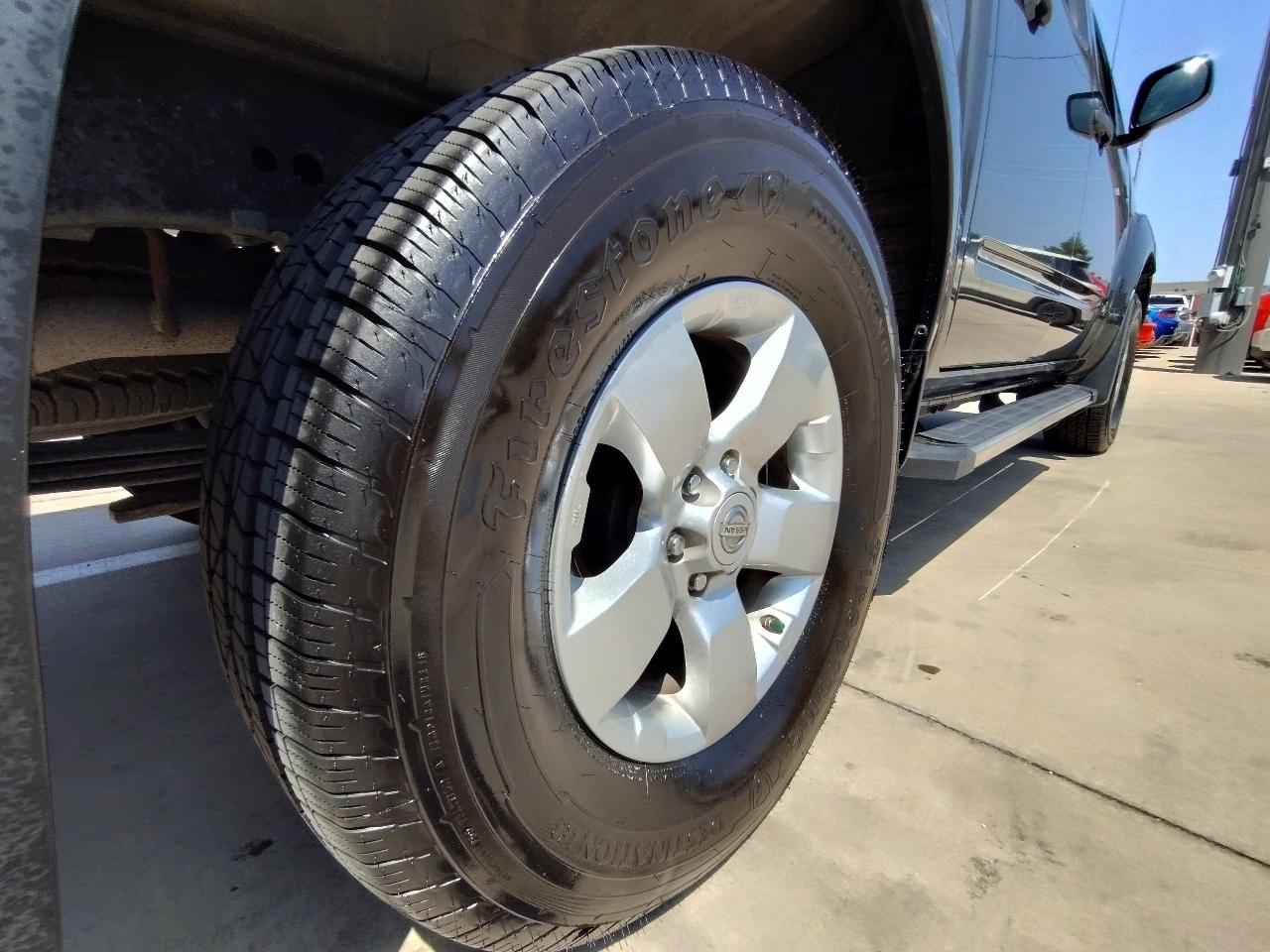 Nissan Frontier SV Crew Cab 4WD 2013