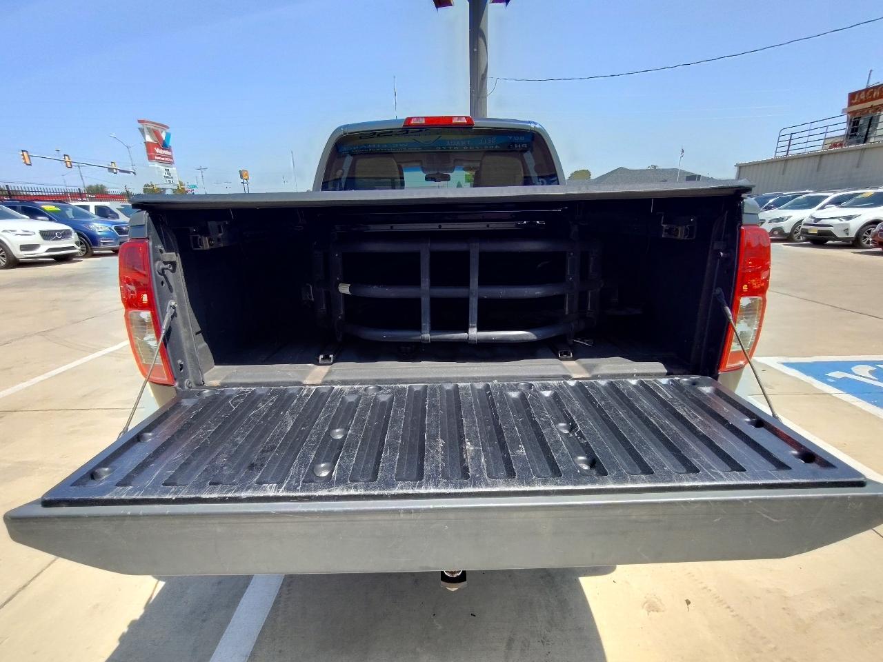 Nissan Frontier SV Crew Cab 4WD 2013