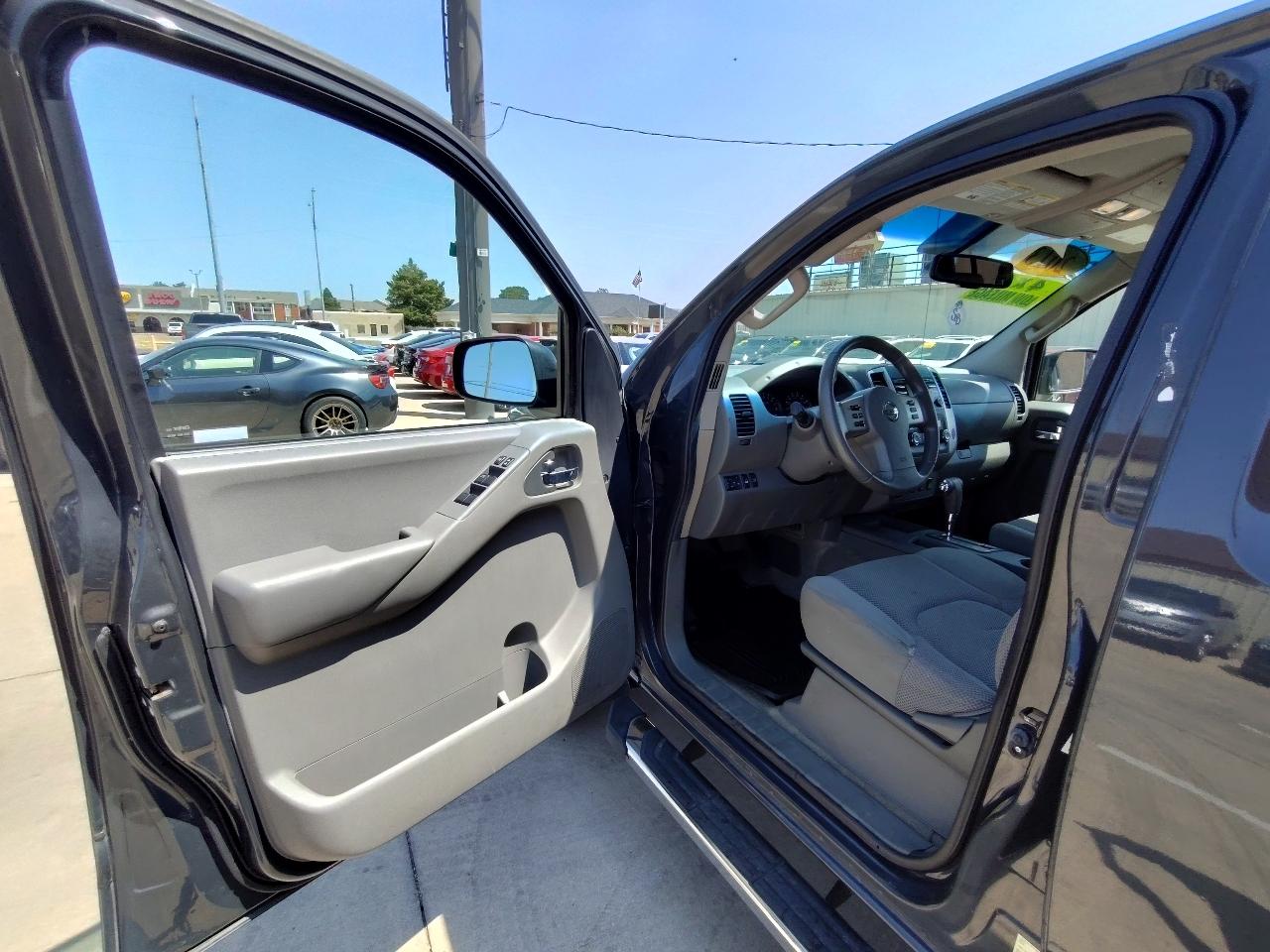 Nissan Frontier SV Crew Cab 4WD 2013