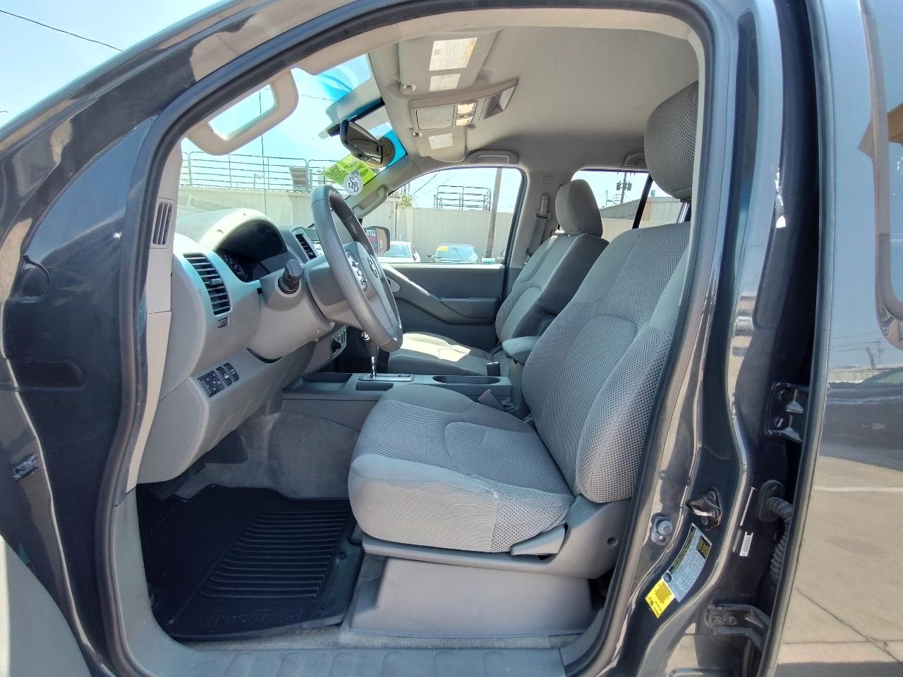 Nissan Frontier SV Crew Cab 4WD 2013