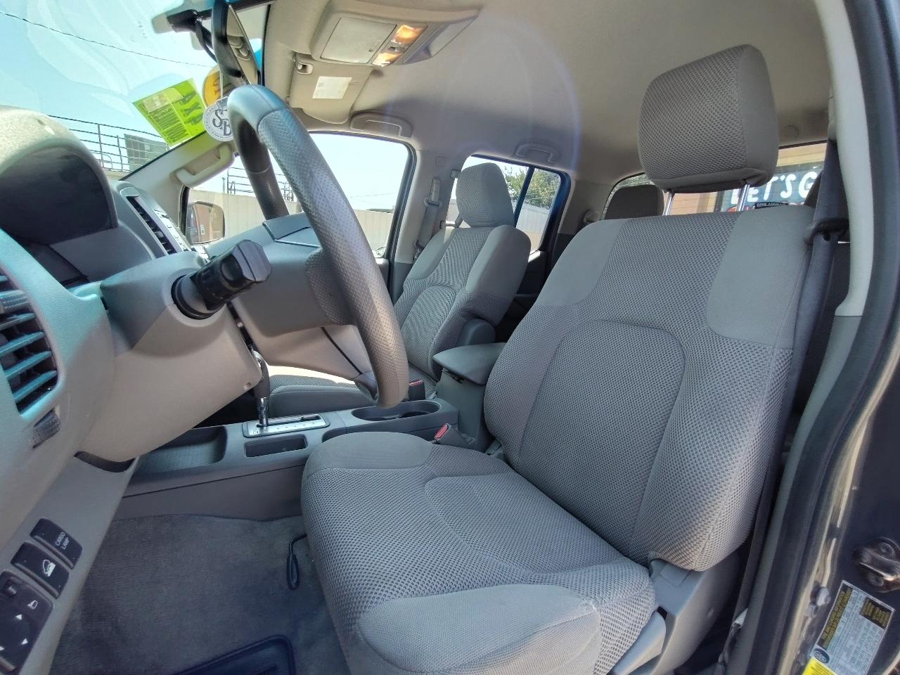Nissan Frontier SV Crew Cab 4WD 2013
