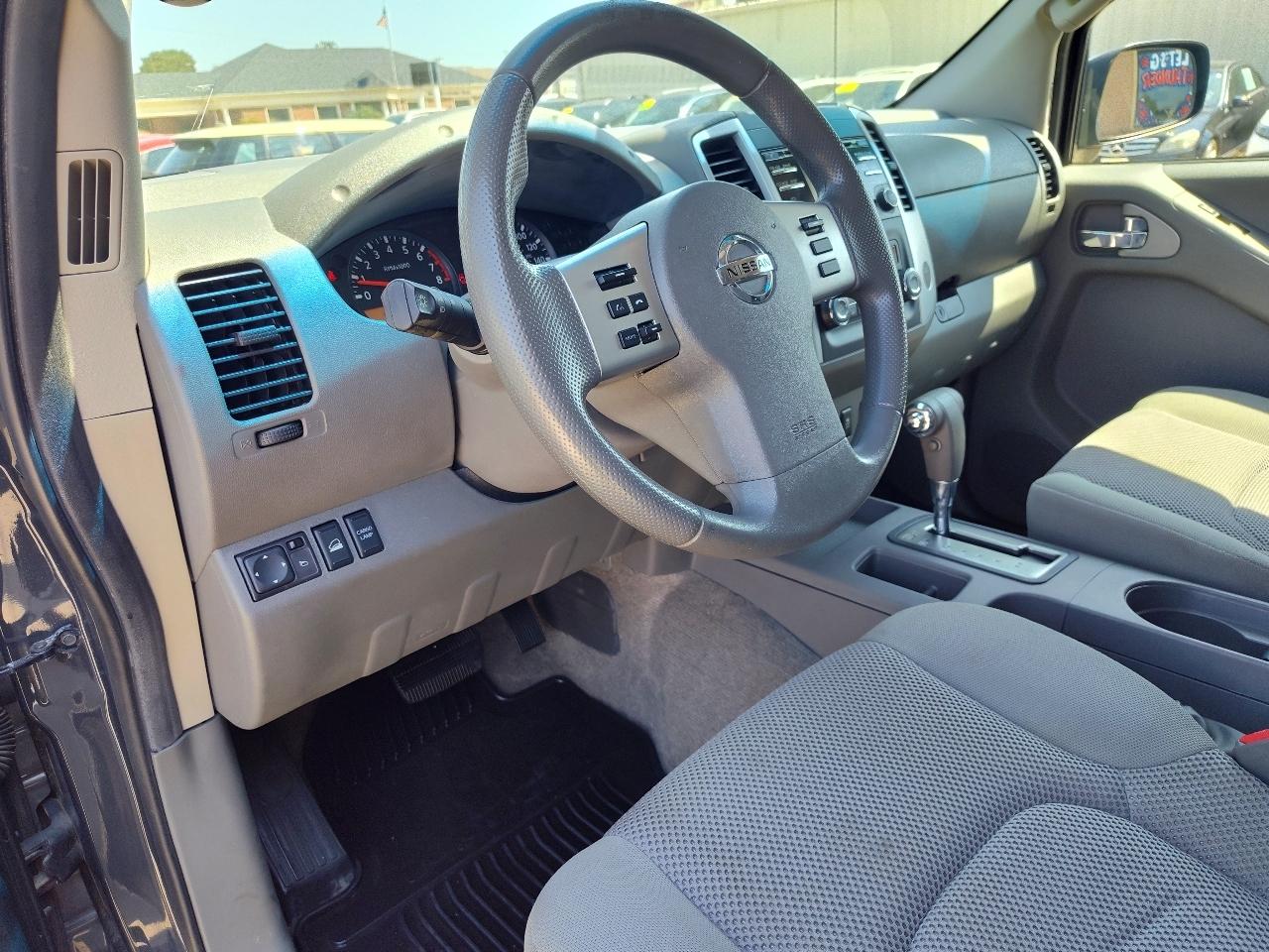 Nissan Frontier SV Crew Cab 4WD 2013
