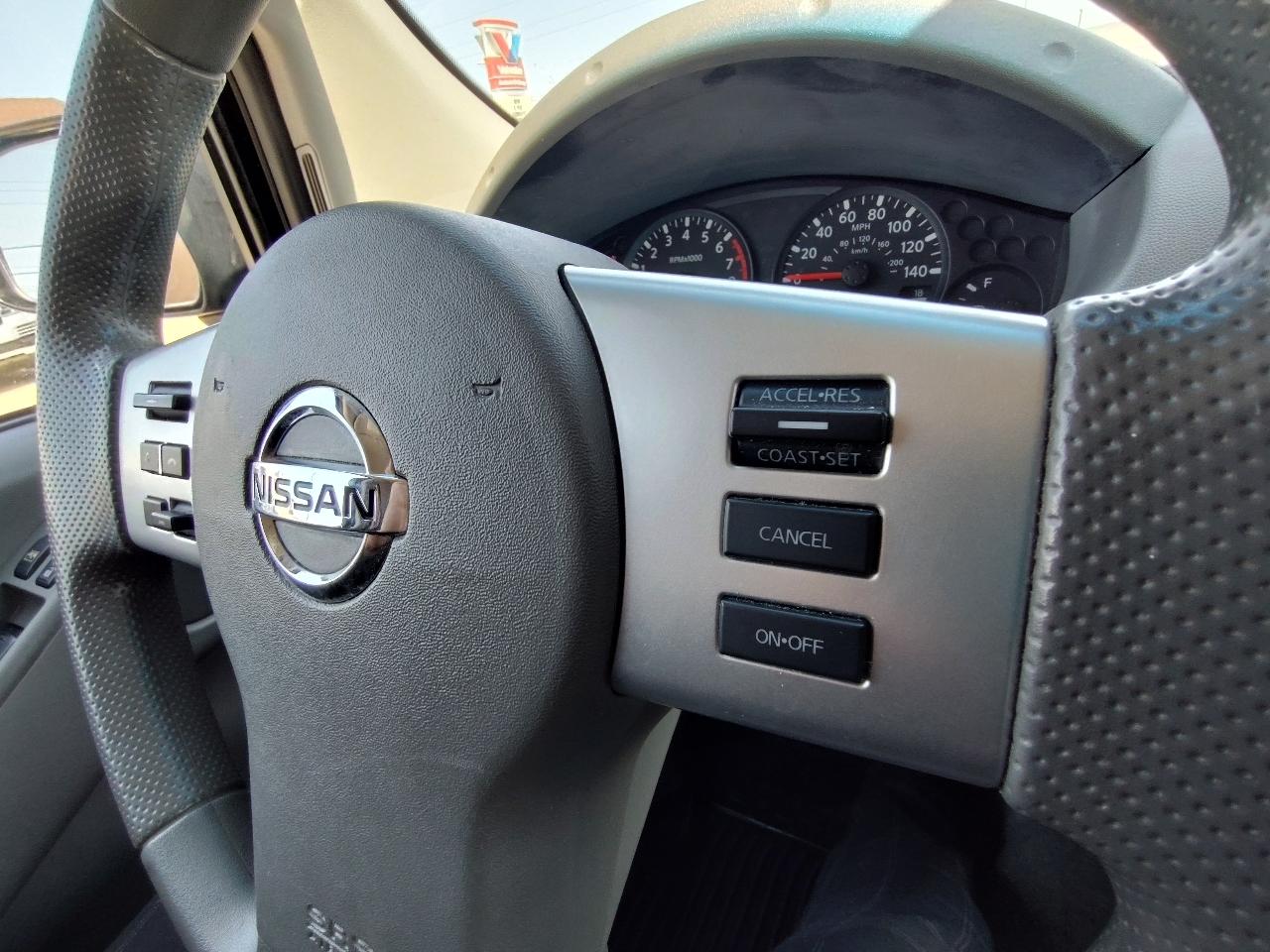 Nissan Frontier SV Crew Cab 4WD 2013