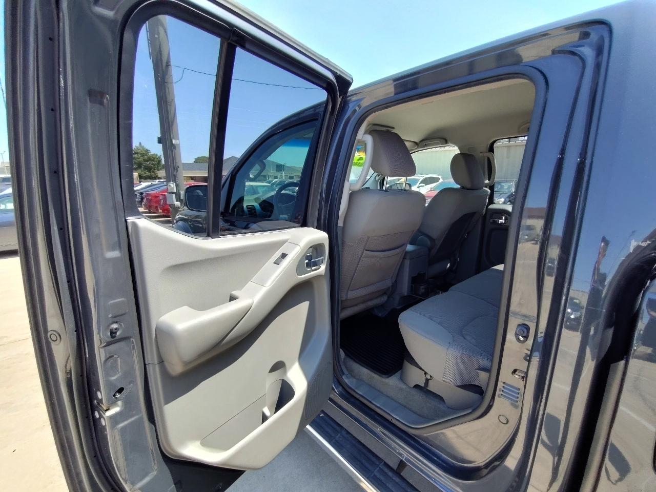 Nissan Frontier SV Crew Cab 4WD 2013