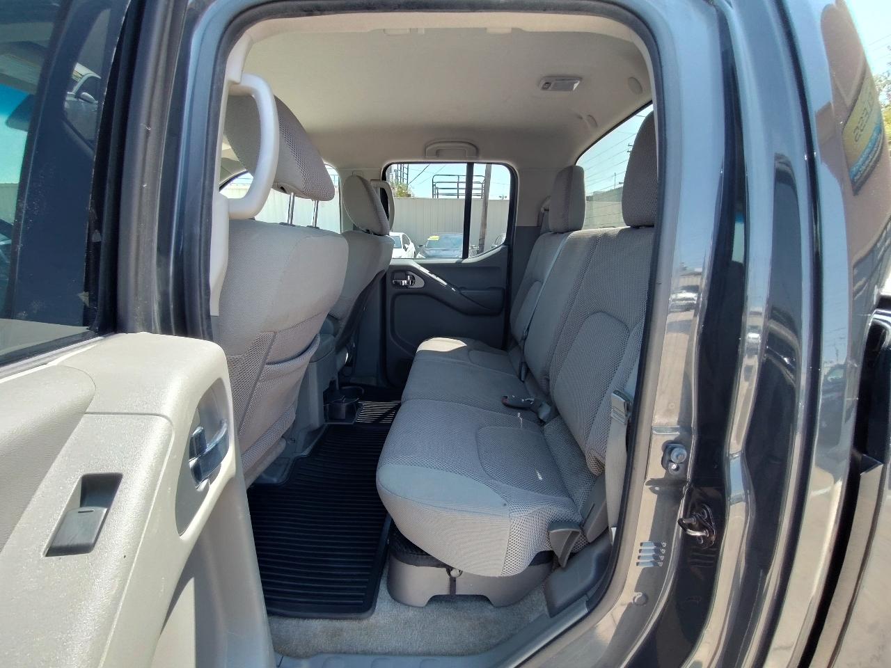 Nissan Frontier SV Crew Cab 4WD 2013