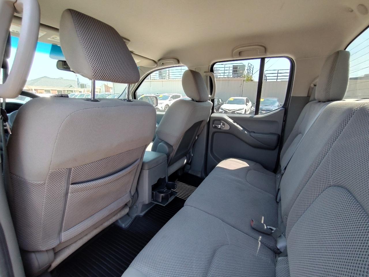 Nissan Frontier SV Crew Cab 4WD 2013