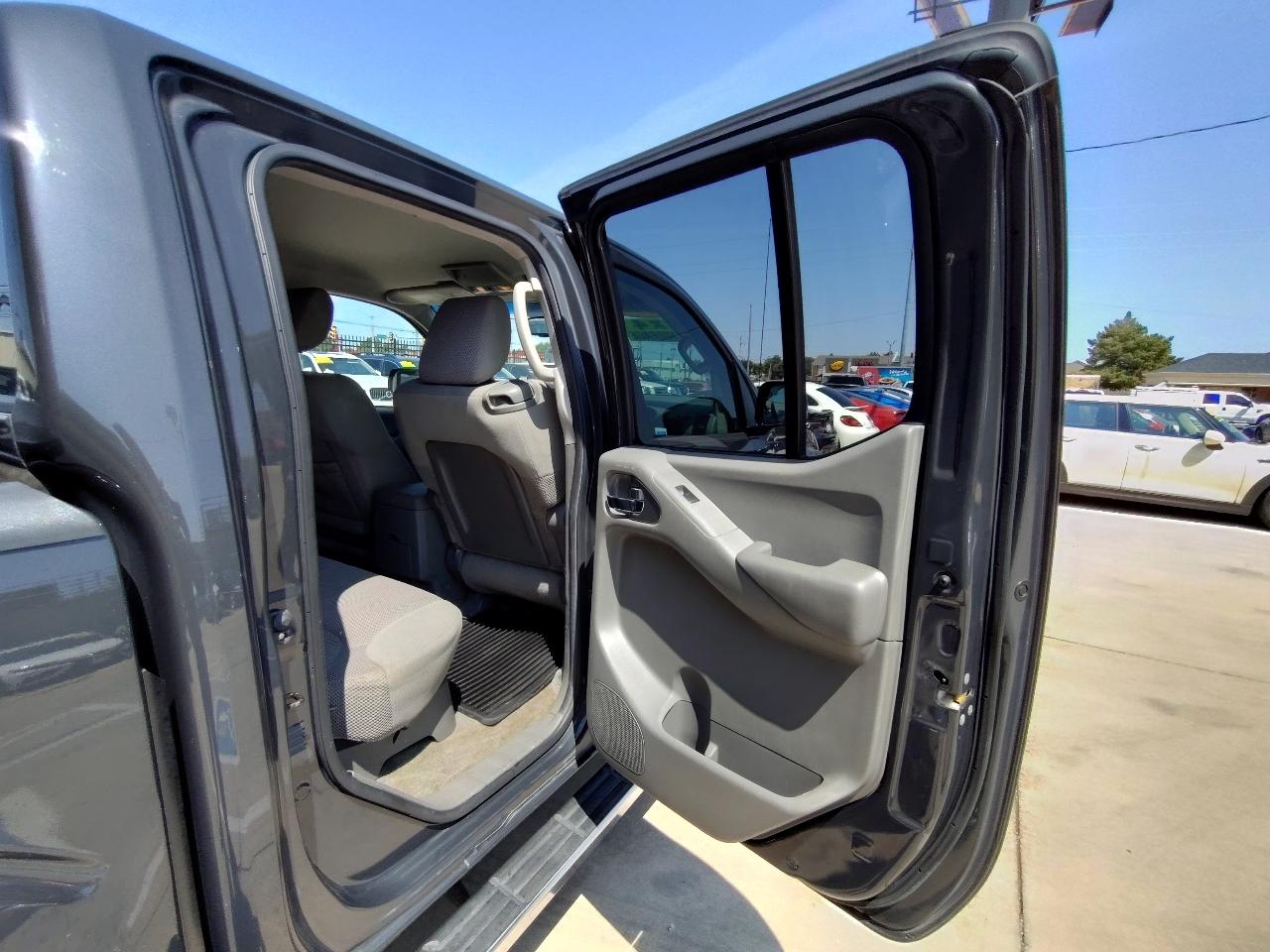 Nissan Frontier SV Crew Cab 4WD 2013