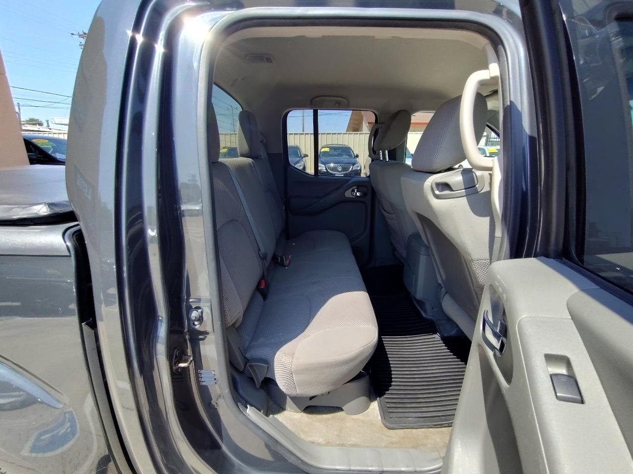Nissan Frontier SV Crew Cab 4WD 2013