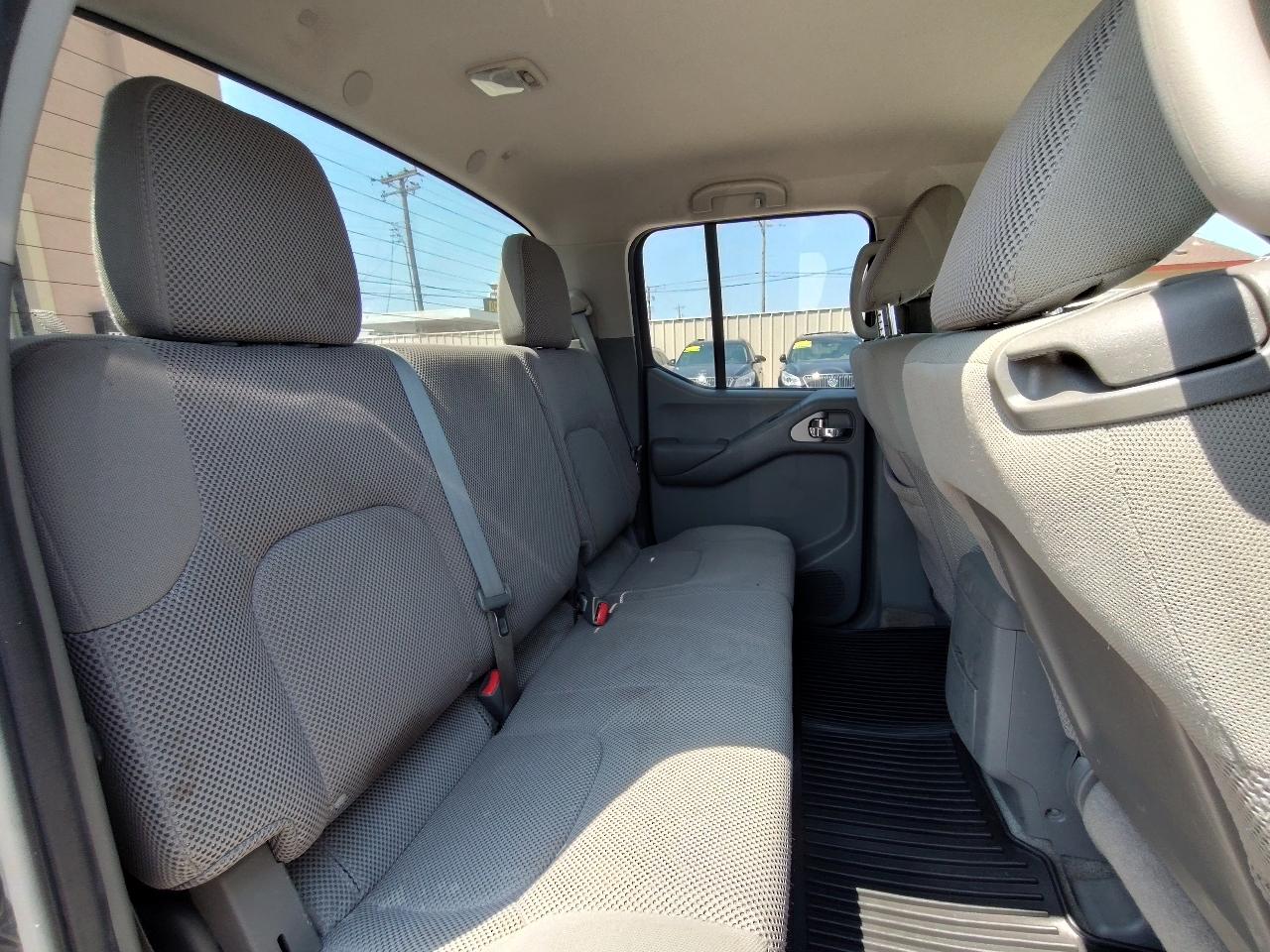 Nissan Frontier SV Crew Cab 4WD 2013
