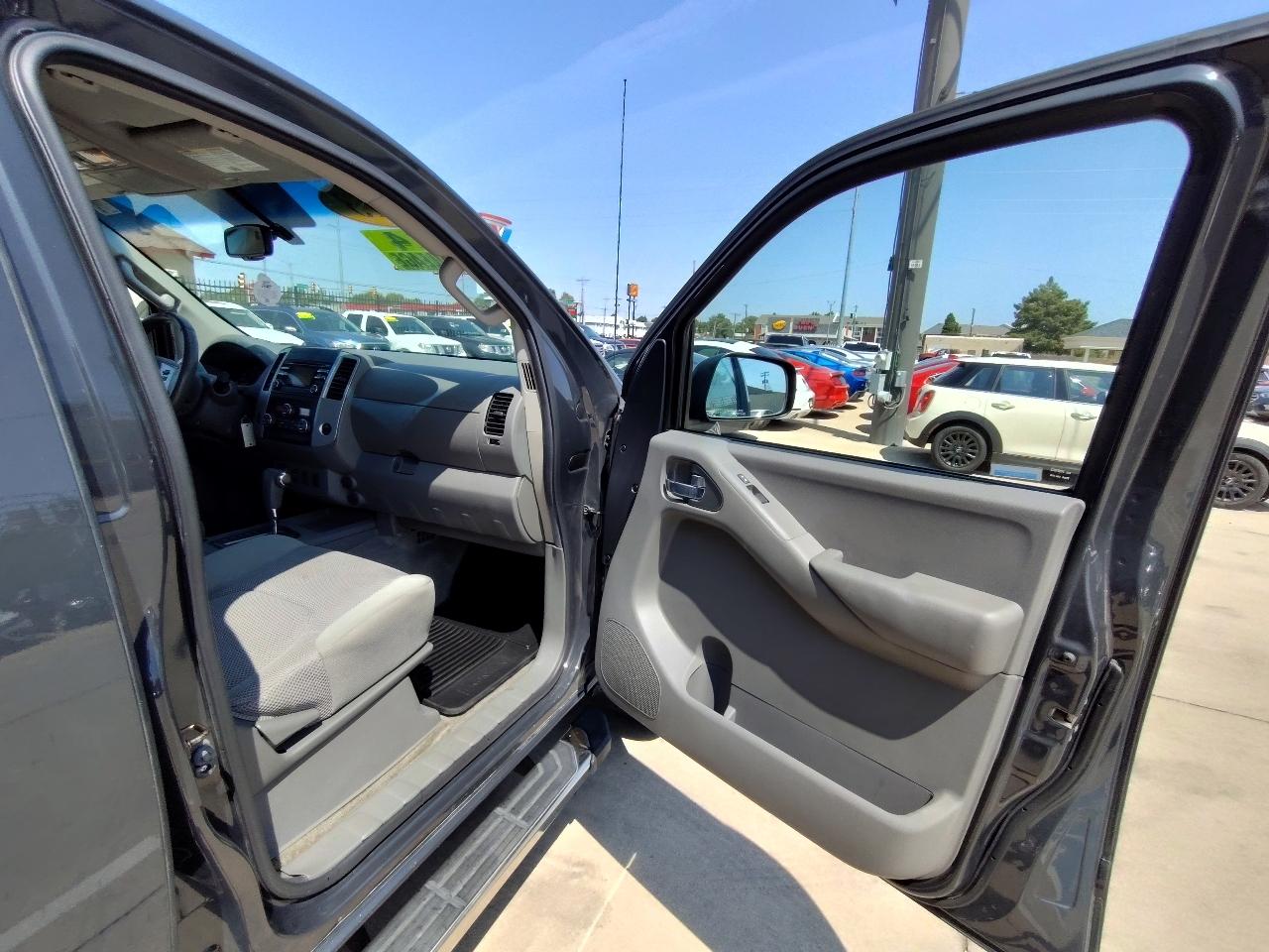 Nissan Frontier SV Crew Cab 4WD 2013