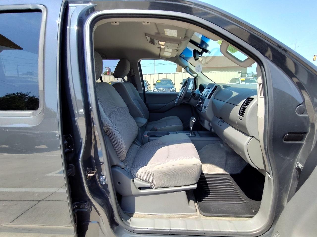 Nissan Frontier SV Crew Cab 4WD 2013
