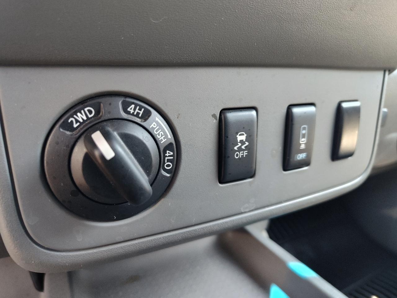 Nissan Frontier SV Crew Cab 4WD 2013