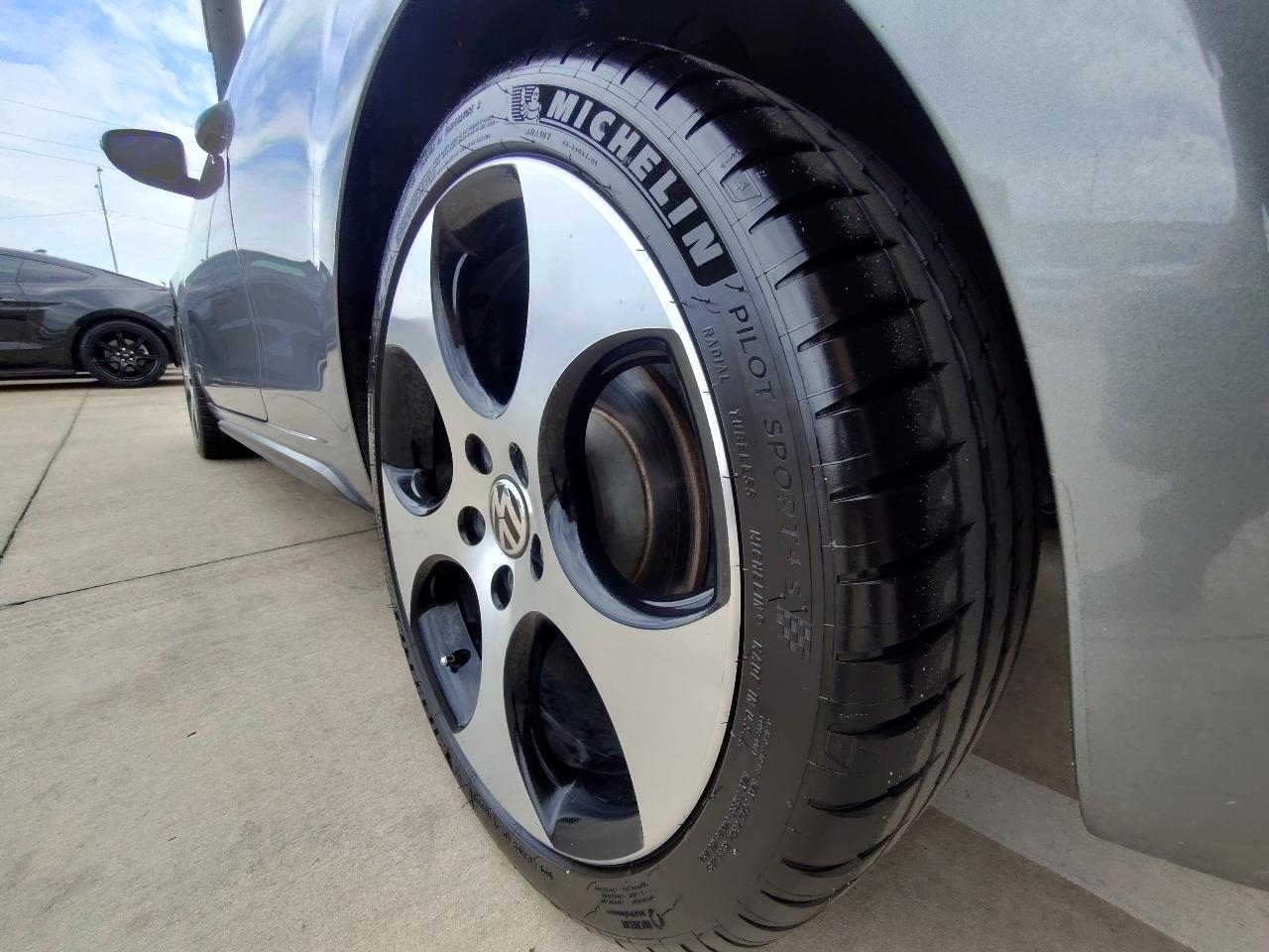 Volkswagen GTI 2-door 2012