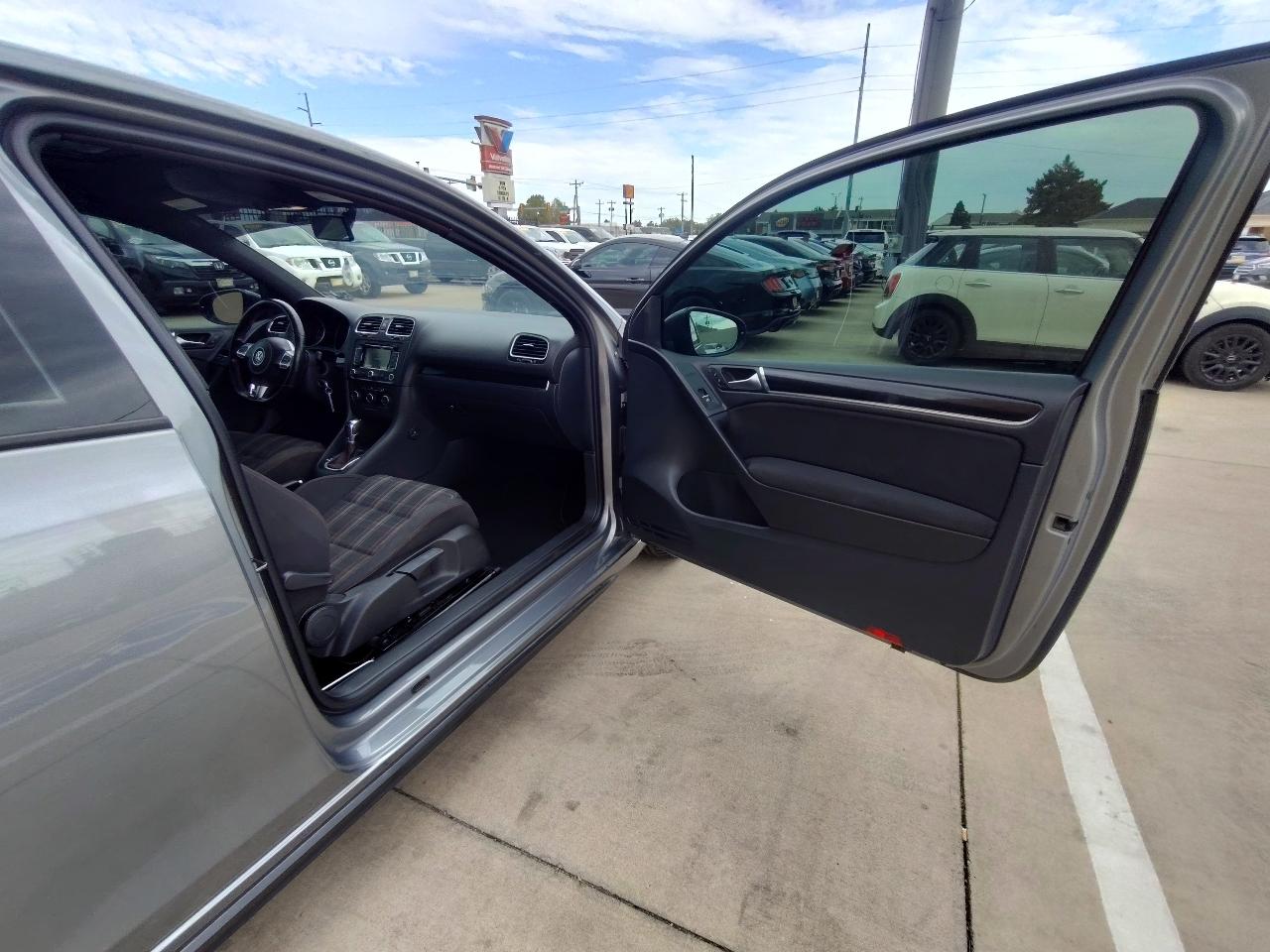 Volkswagen GTI 2-door 2012