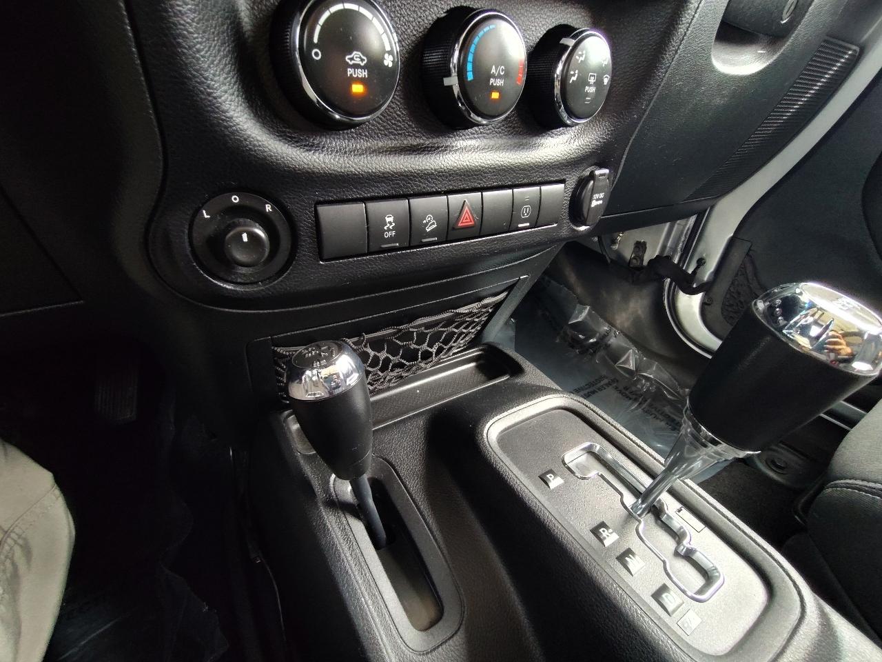 Jeep Wrangler Unlimited Sahara 4WD 2014