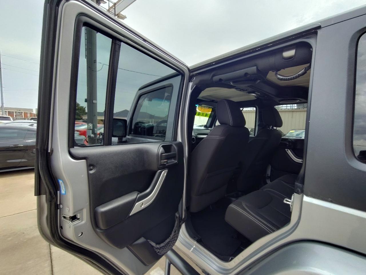 Jeep Wrangler Unlimited Sahara 4WD 2014