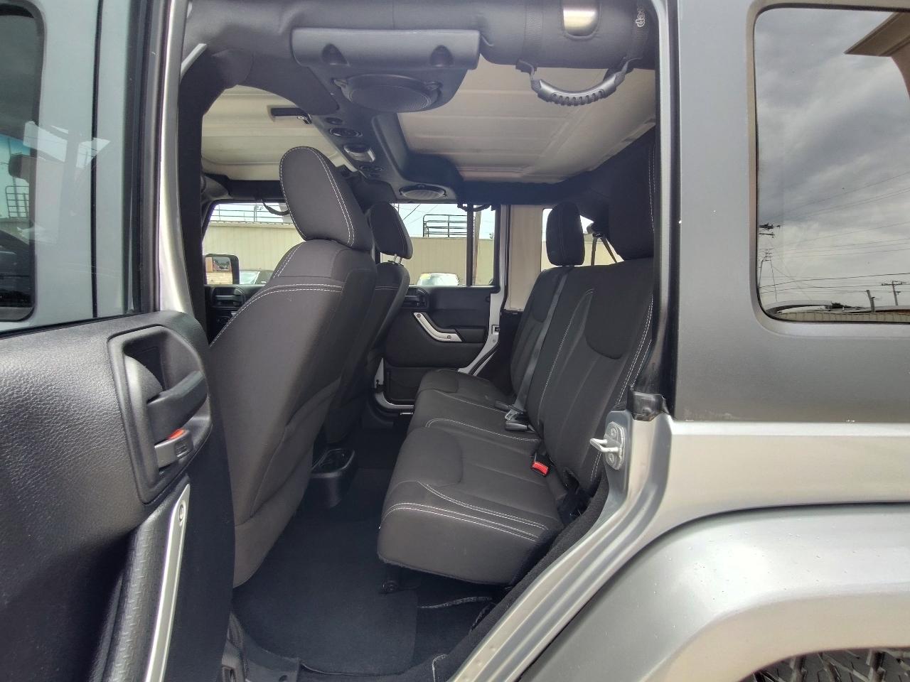 Jeep Wrangler Unlimited Sahara 4WD 2014