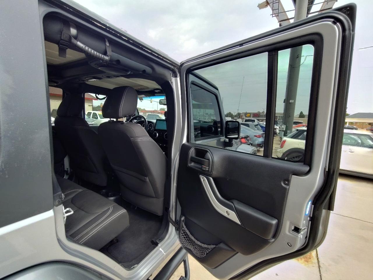 Jeep Wrangler Unlimited Sahara 4WD 2014
