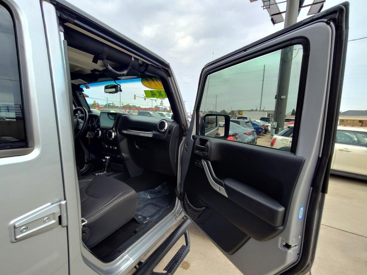Jeep Wrangler Unlimited Sahara 4WD 2014