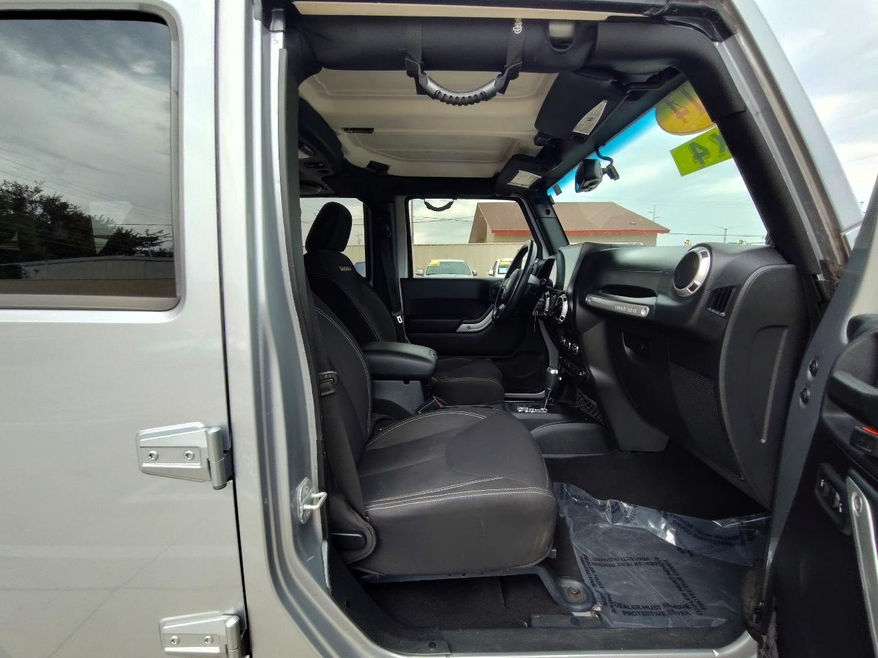 Jeep Wrangler Unlimited Sahara 4WD 2014