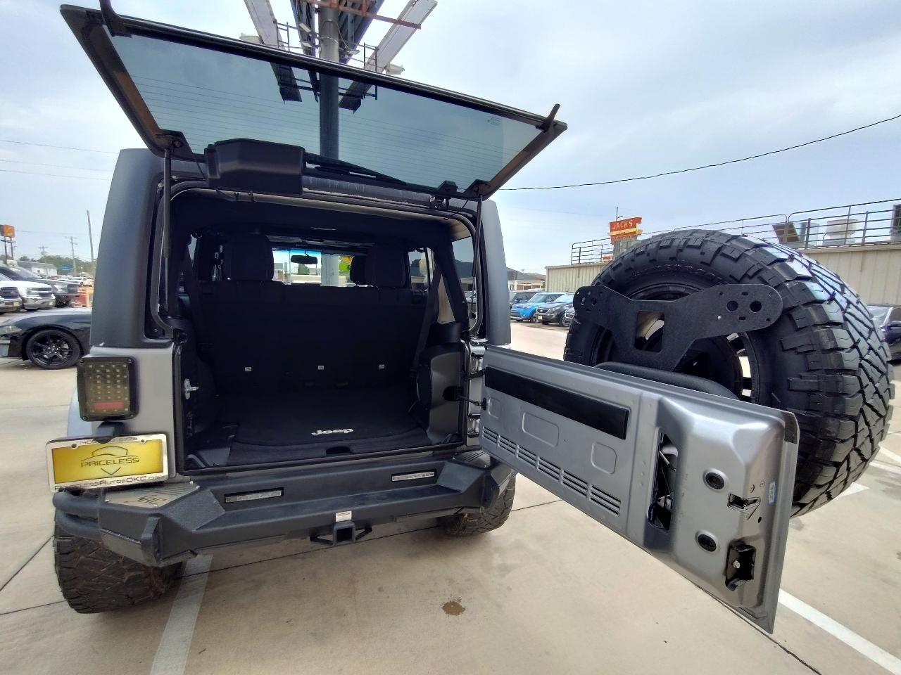Jeep Wrangler Unlimited Sahara 4WD 2014
