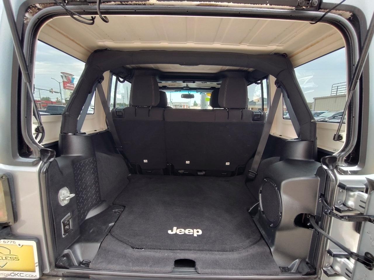 Jeep Wrangler Unlimited Sahara 4WD 2014