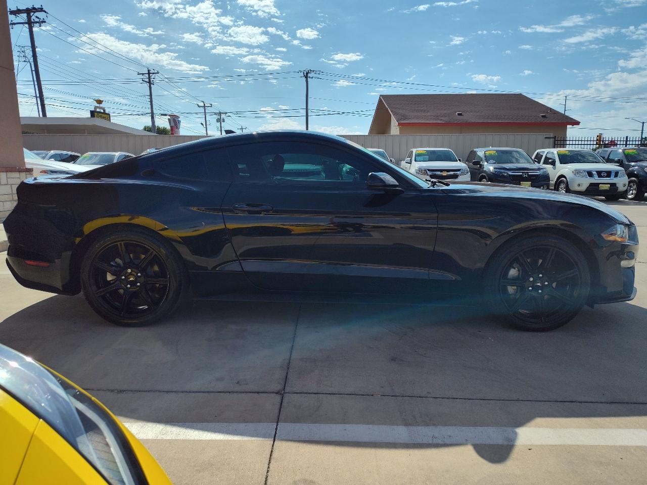 Ford Mustang EcoBoost Coupe 2020