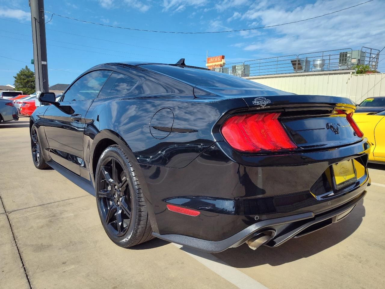 Ford Mustang EcoBoost Coupe 2020