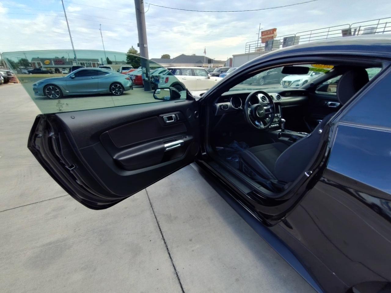 Ford Mustang EcoBoost Coupe 2020