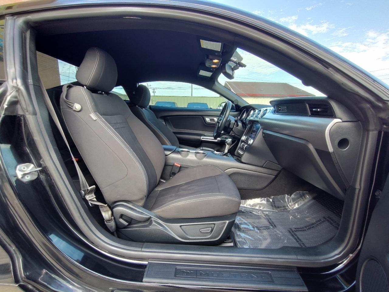 Ford Mustang EcoBoost Coupe 2020