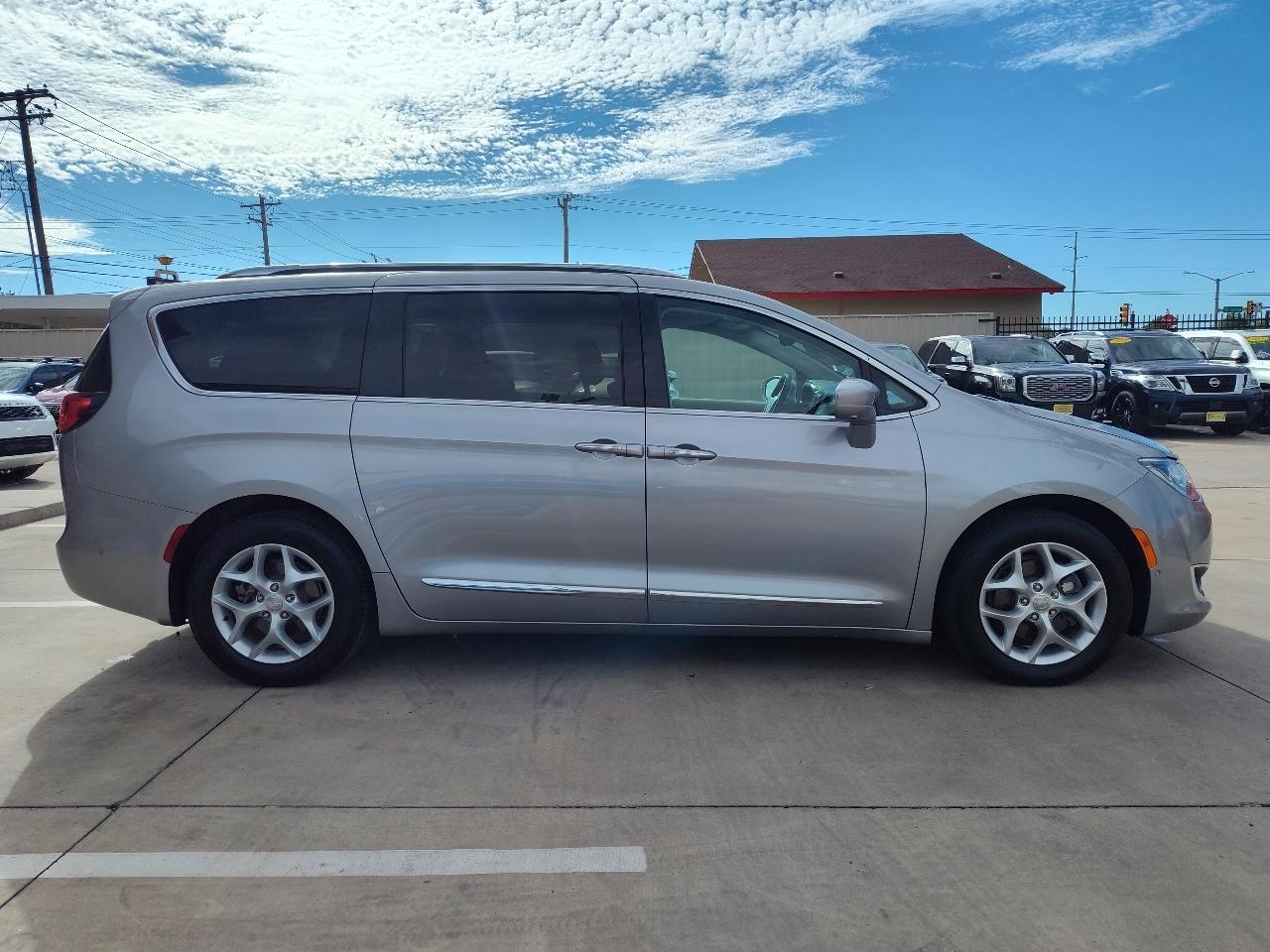 Chrysler Pacifica  2017