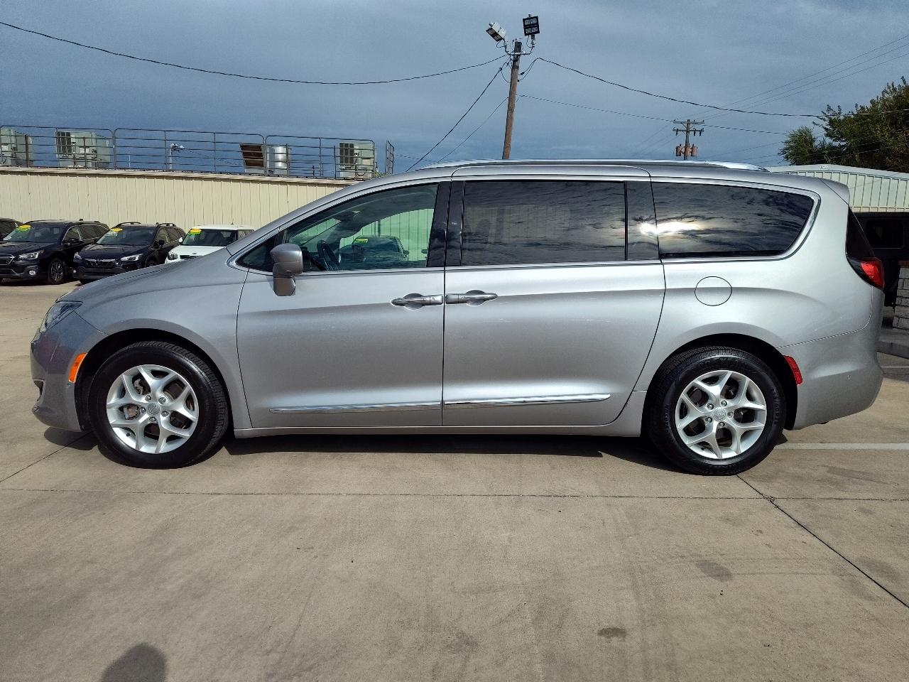 Chrysler Pacifica  2017