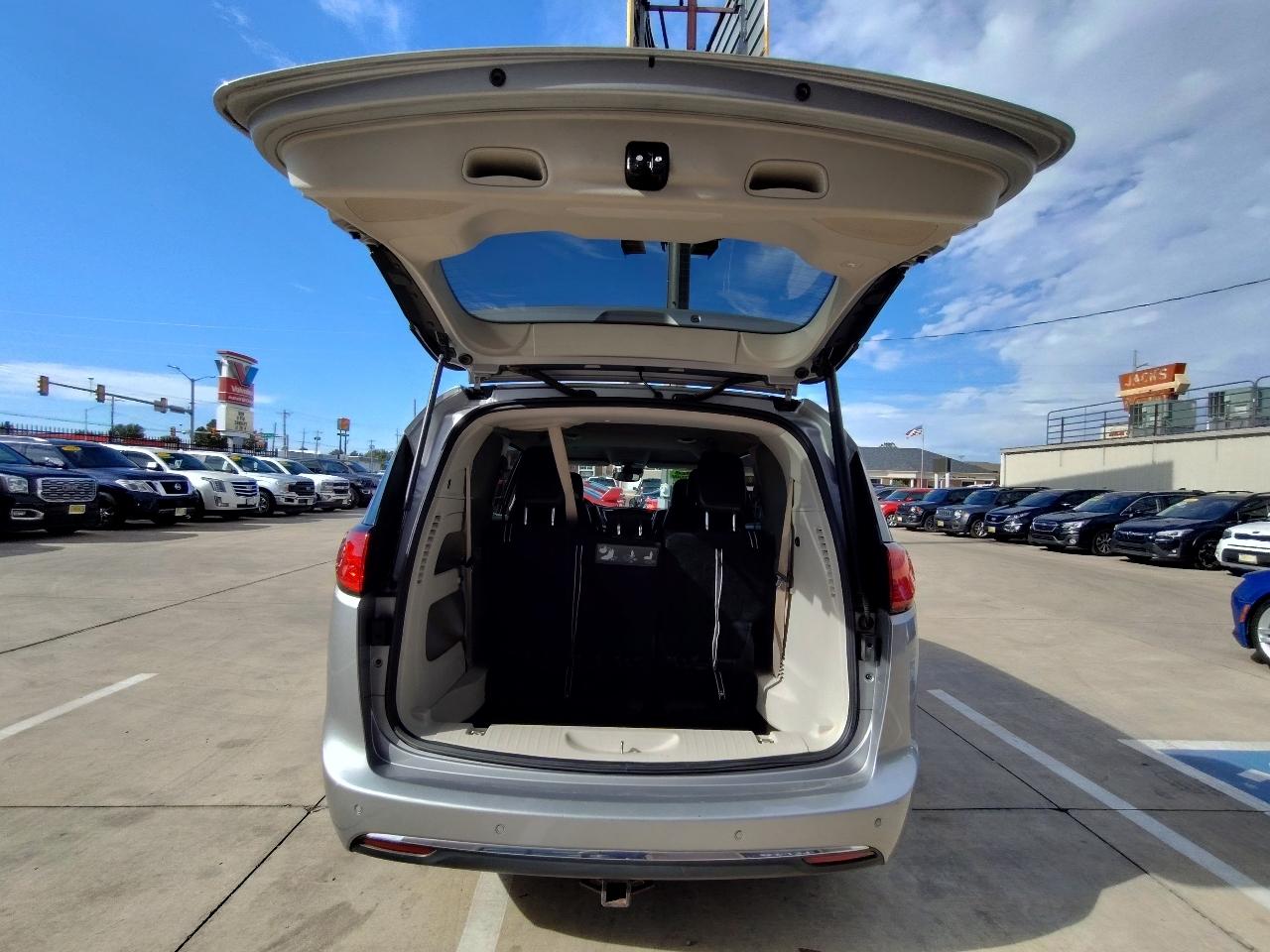 Chrysler Pacifica  2017