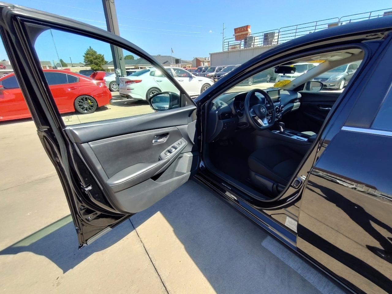 Nissan Sentra SV 4D Sedan 2024