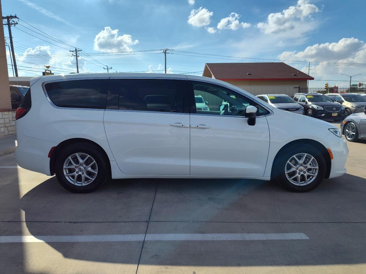 Chrysler Pacifica Touring L Plus 2023