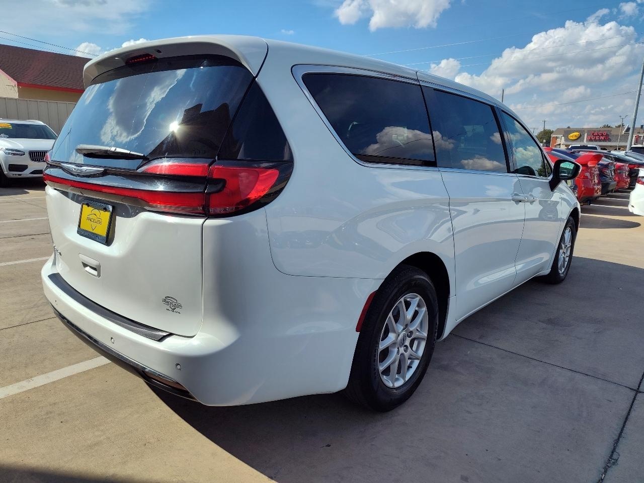 Chrysler Pacifica Touring L Plus 2023