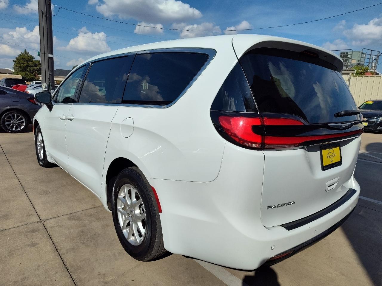 Chrysler Pacifica Touring L Plus 2023
